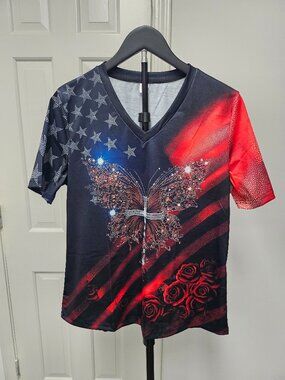 Patriotic American Flag with Cross T Shirt in Size Medium